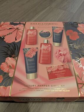 Baylis & Harding  Luxury Pamper Gift Set - NEW